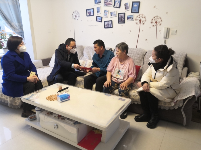 365app官方版下载_bt365网上娱乐_bet3365备用总工会党组成员、副主席刘小昶赴第十师北屯市看望慰问一八八团5连困难职工李学军